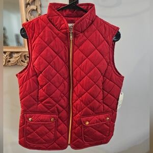 St. John's Bay Women's Quilted Vest in Rich Red. NWT